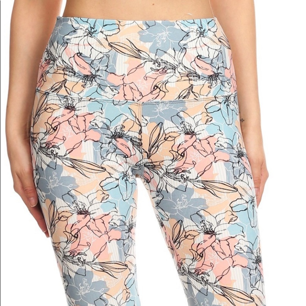 New Pastel floral Buttery Soft legging One Sz Plus